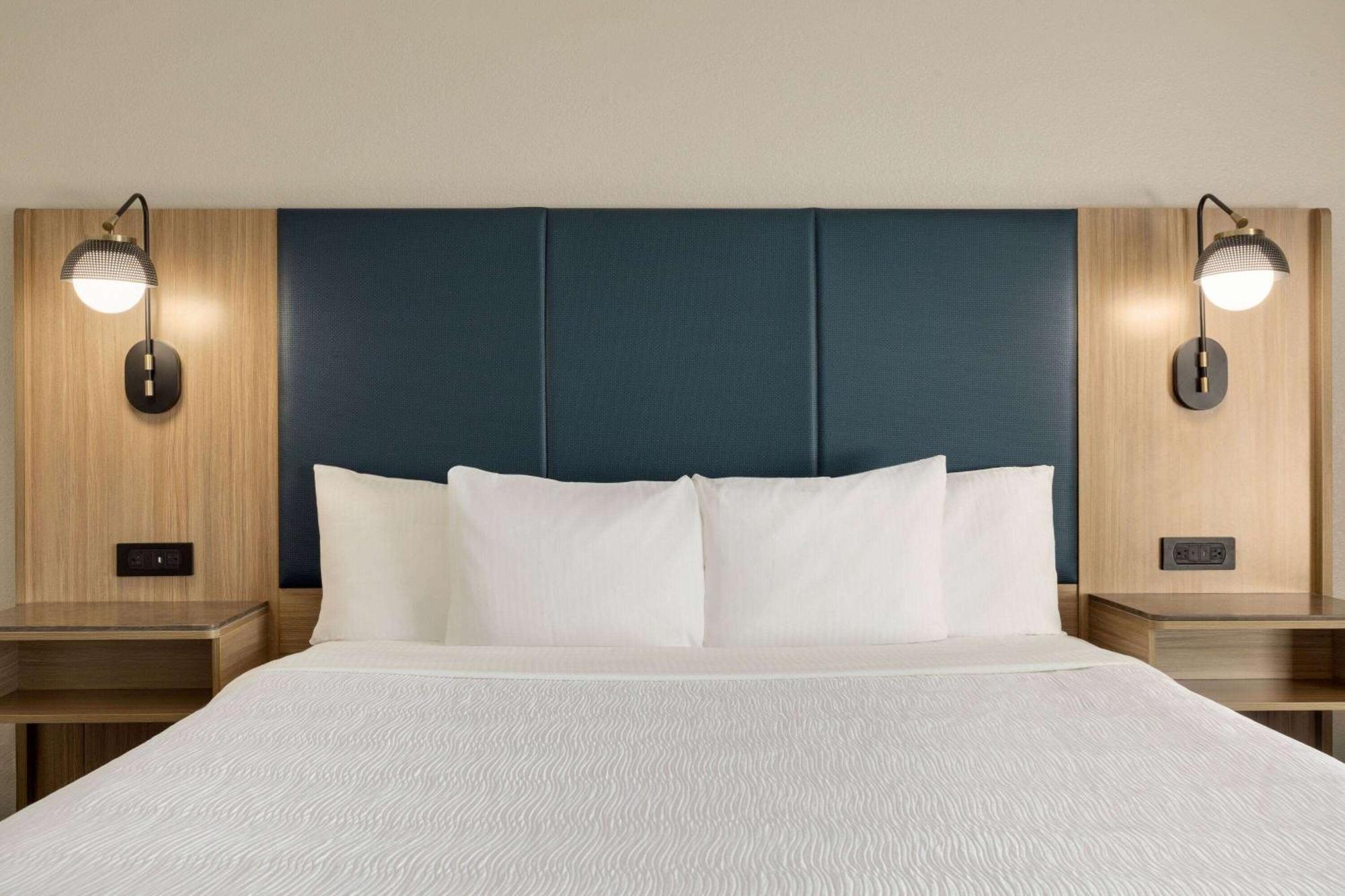 Hotel La Quinta By Wyndham Southwest 3*