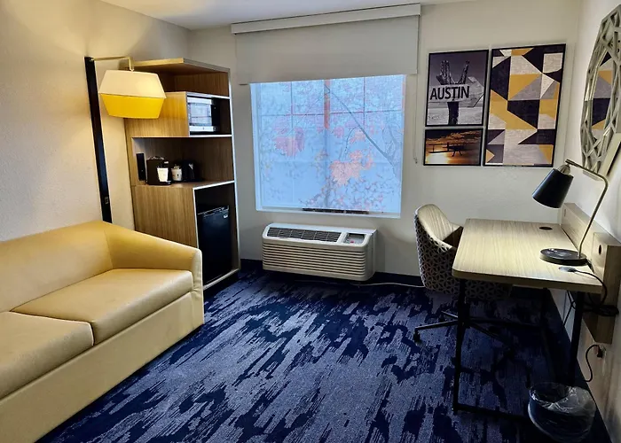 La Quinta By Wyndham Austin Southwest